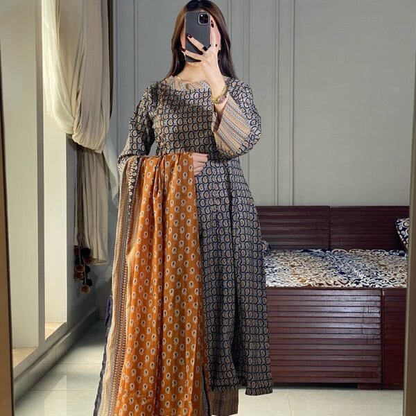 Bin Saeed Unstitched Lawn 3-Piece Suit