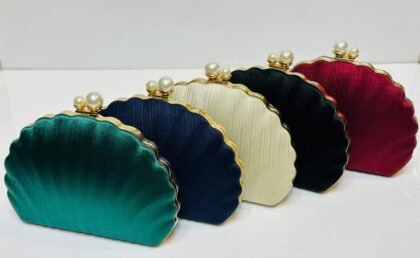 Elegant Scalloped Shell Clutch Bag with pearl clasp – evening purse for women, ideal for weddings, parties, and formal events.